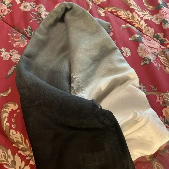 NEW Cushnie Carly Ombré Scarf 🫶 - Picture 8 of 8